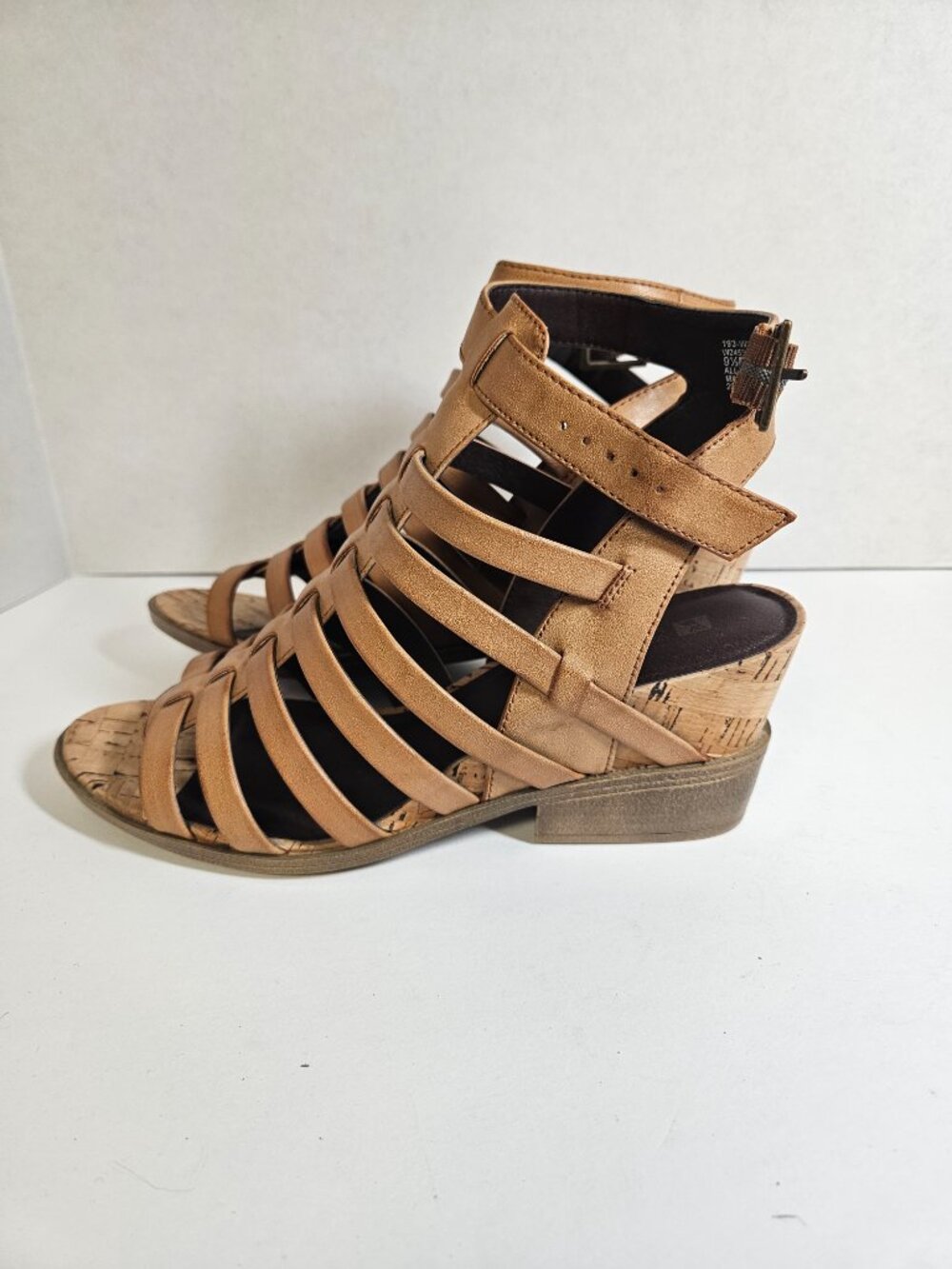 White Mountain Heel Sandal - Picture 4 of 9